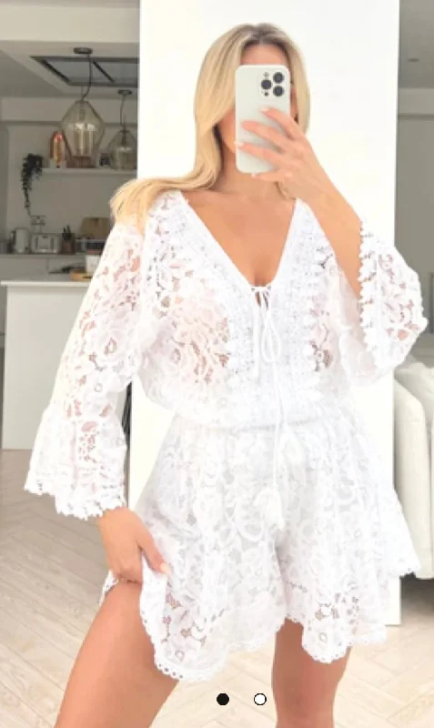 WHITE LACE BLOUSE SHORT COORD SET Best mini dresses for date night